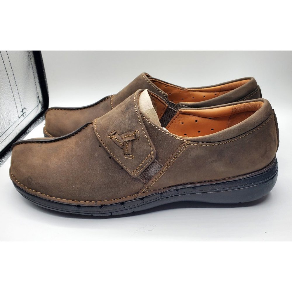 Clarks Womens Un Loop Ave Leather Slip-On Shoes - Taupe, 7.5 M Scratched EUC